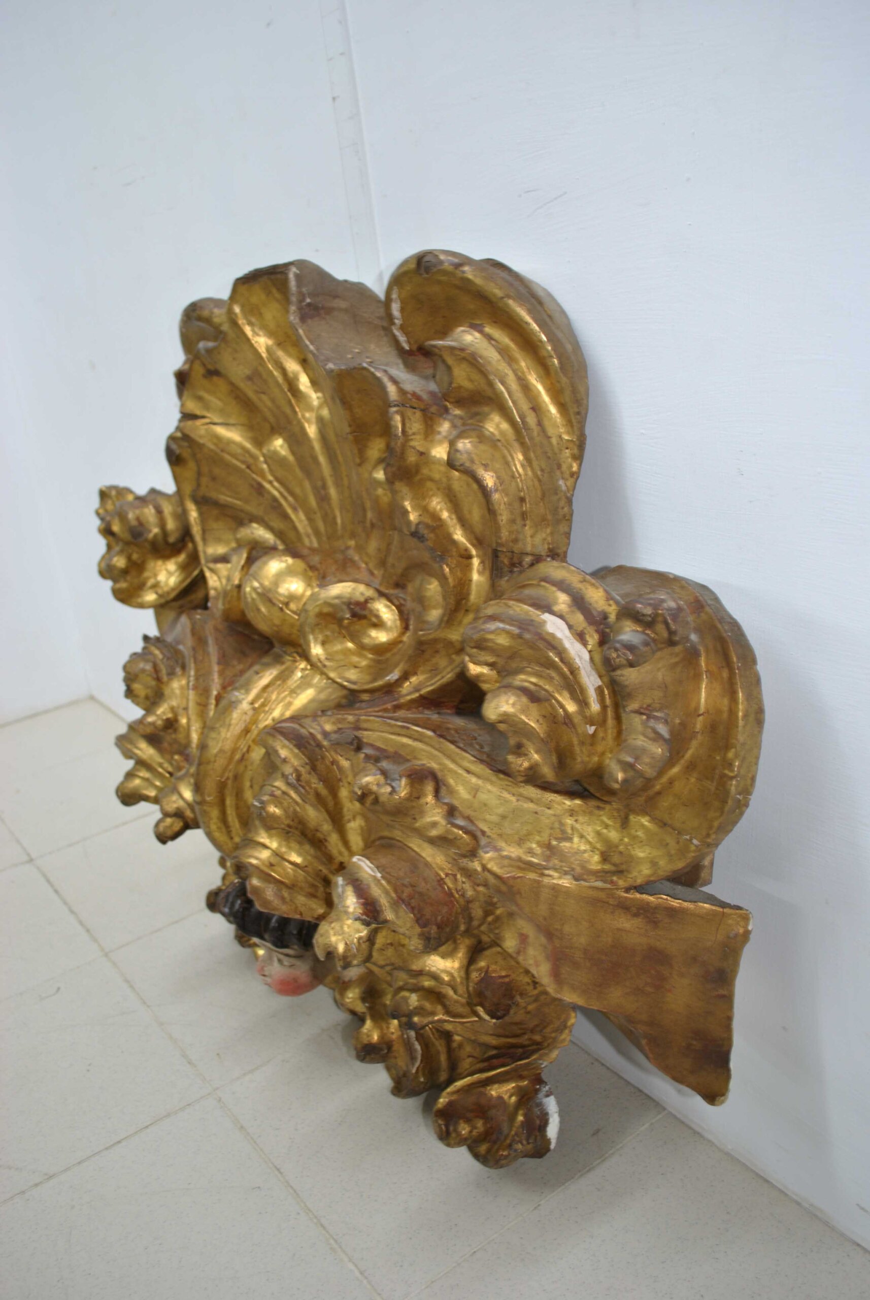 Fragmento tallado angelito querubín - Imagen 10