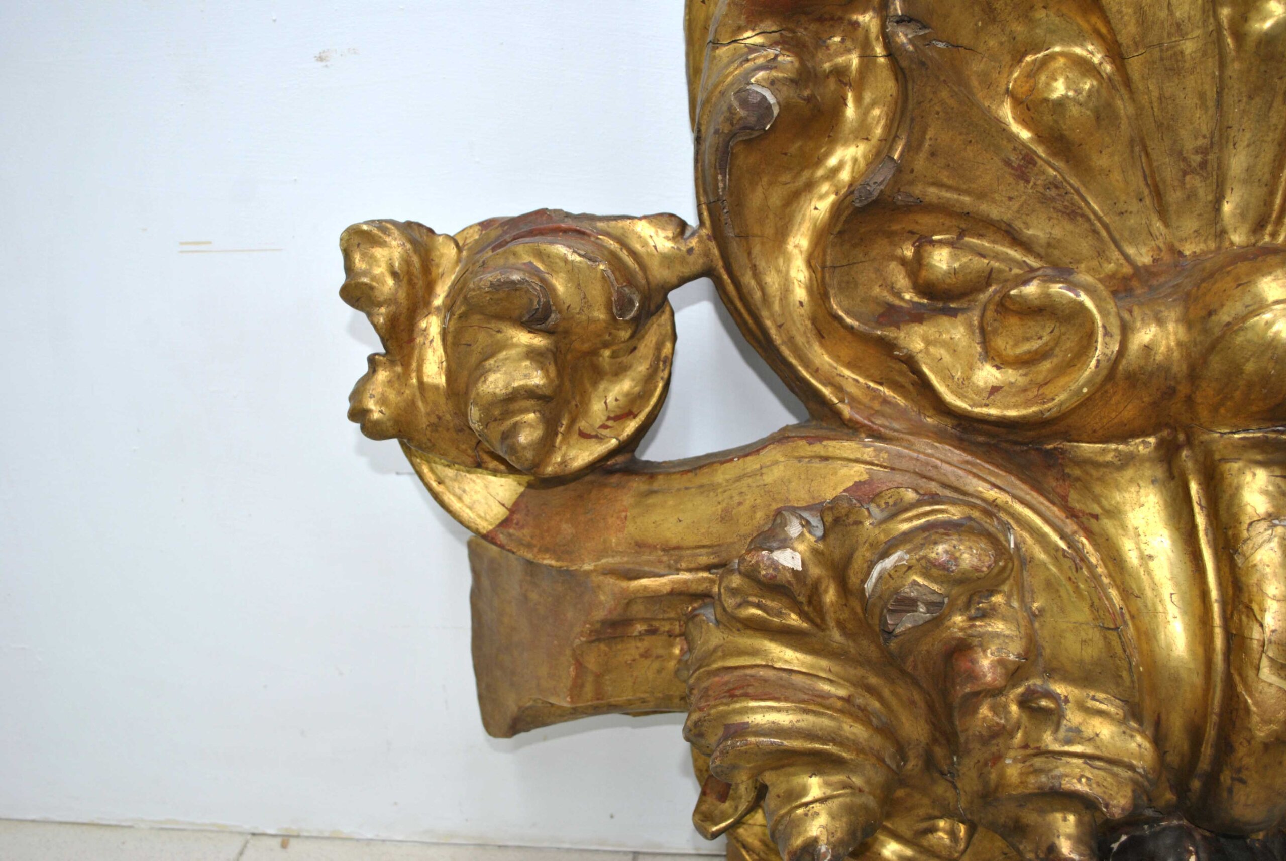 Fragmento tallado angelito querubín - Imagen 6