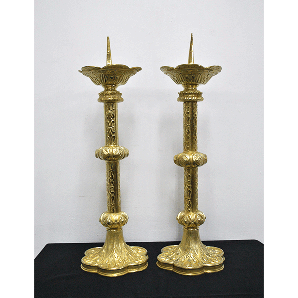 Hacheros de bronce cincelado