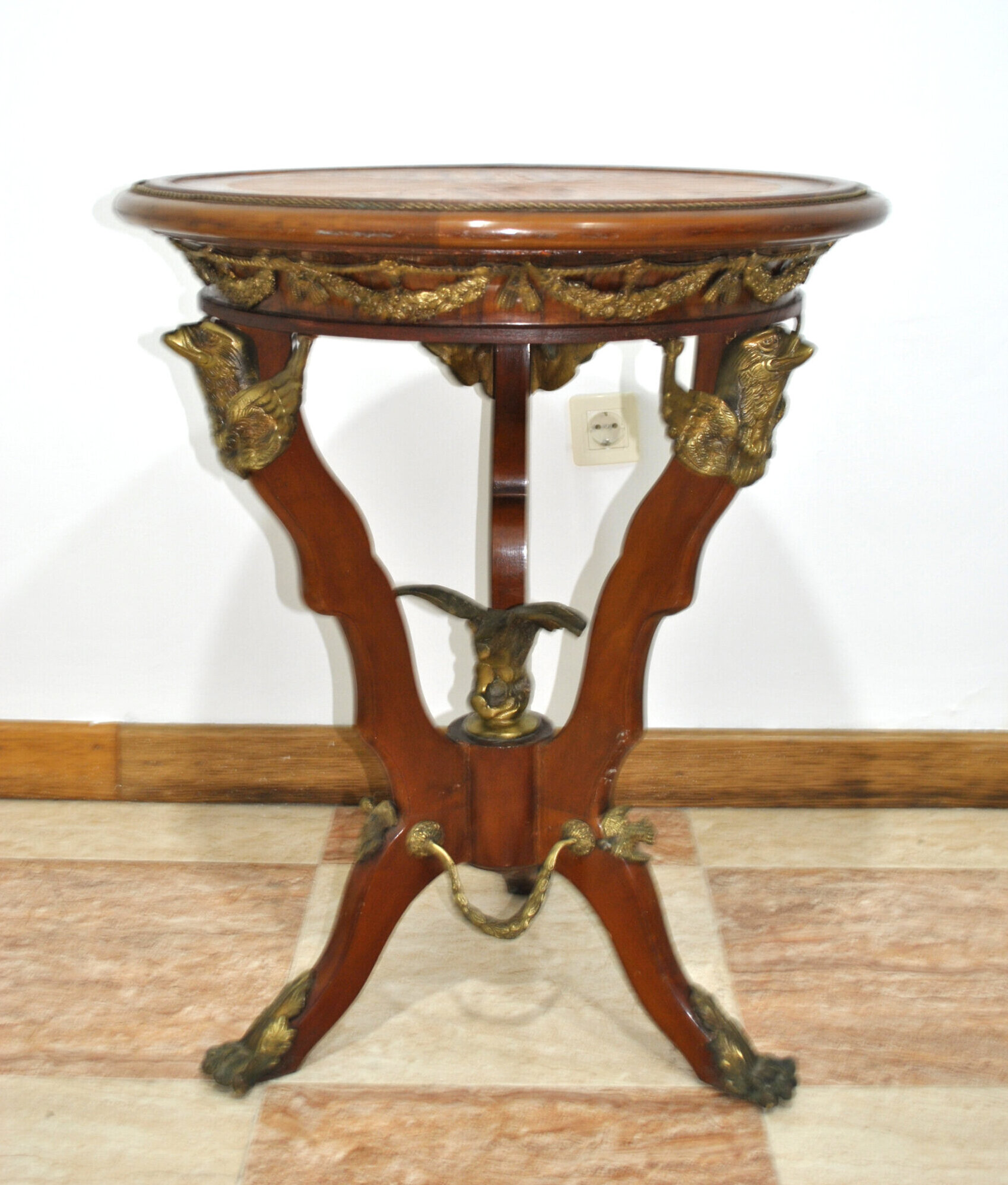 Mesa velador estilo Imperio