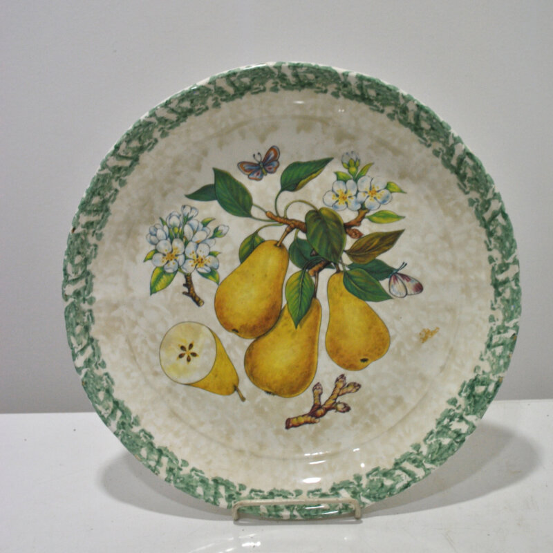 Plato antiguo cerámica con peras