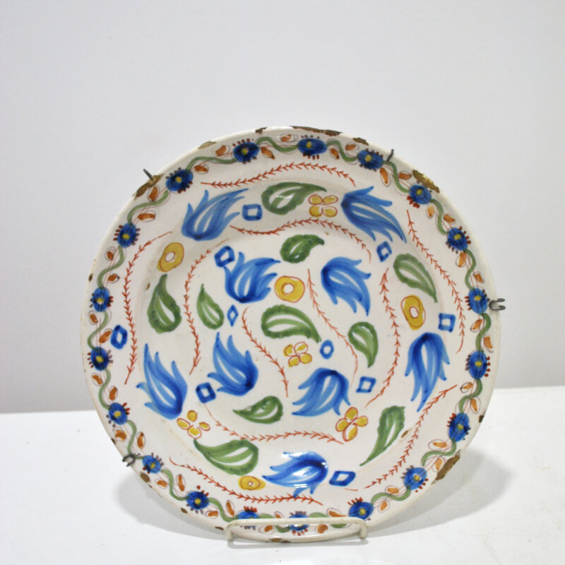 Plato antiguo cerámica motivos florales