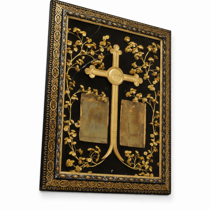 Relicario religioso con cruz