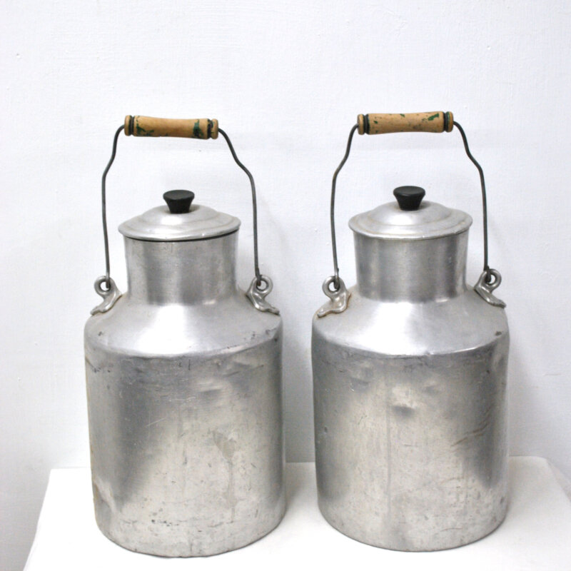 Pareja de lecheras antiguas de chapa