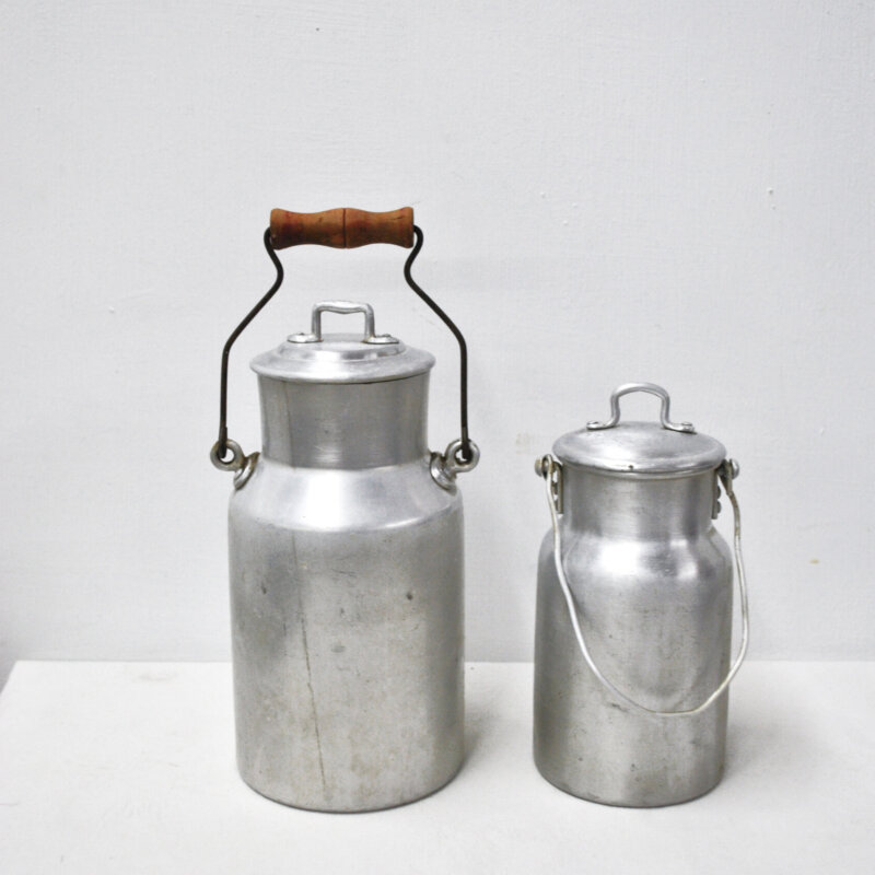 Pareja de lecheras vintage de chapa