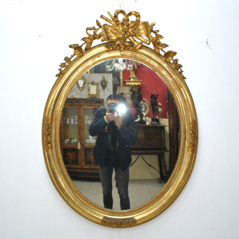 Espejo ovalado antiguo Isabelino