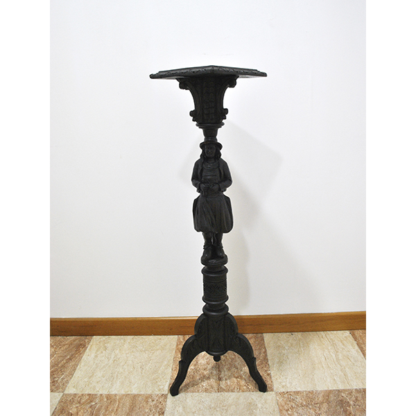 Macetero o pedestal tallado madera