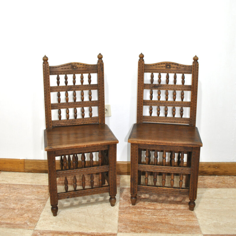 Pareja de sillas antiguas madera con barrotes