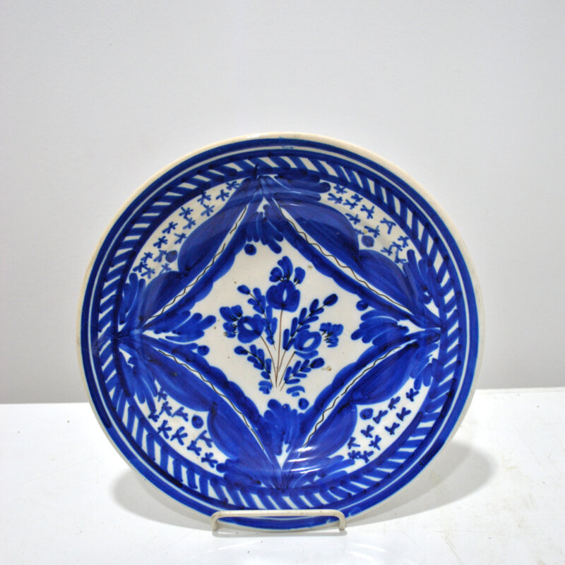 Plato antiguo cerámica pintada a mano