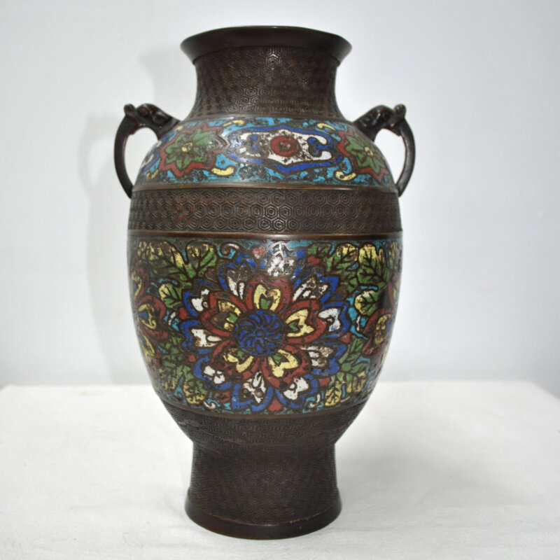 Jarrón antiguo con esmalte cloisonné