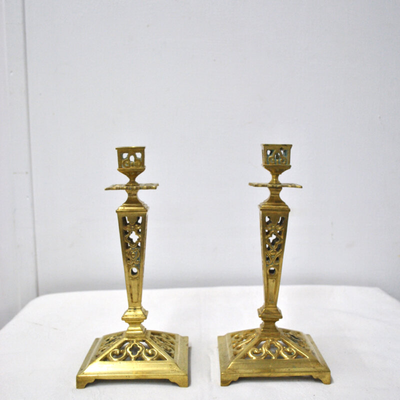 Candelabros portavelas estilo gótico