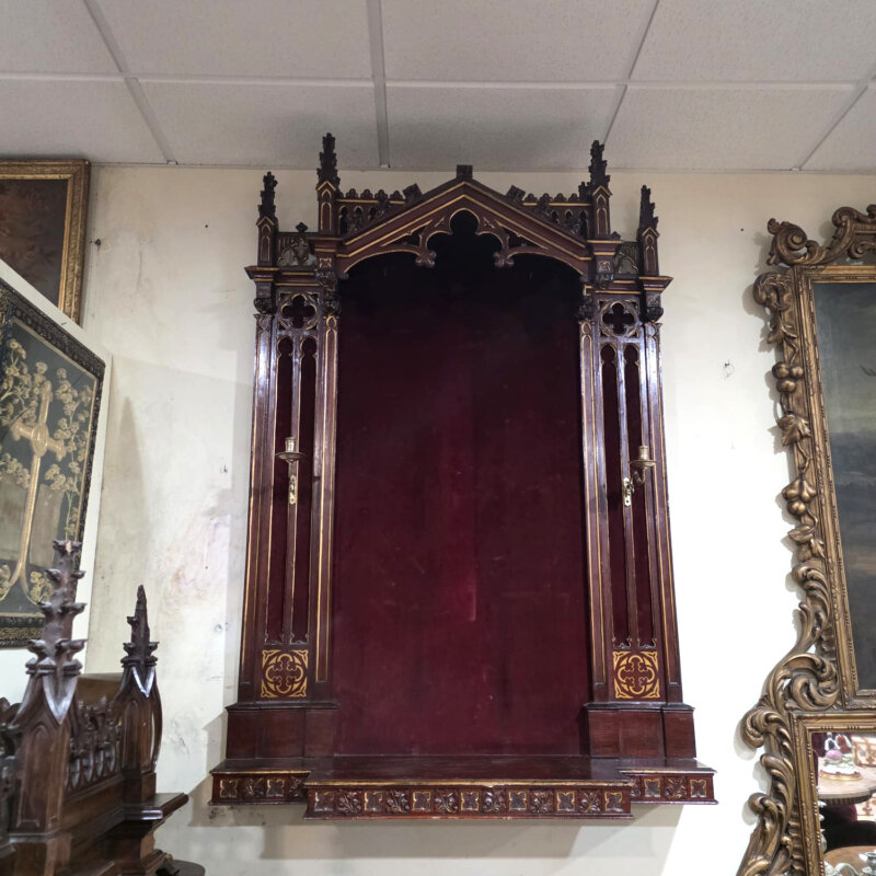 Capilla de pared estilo gótico