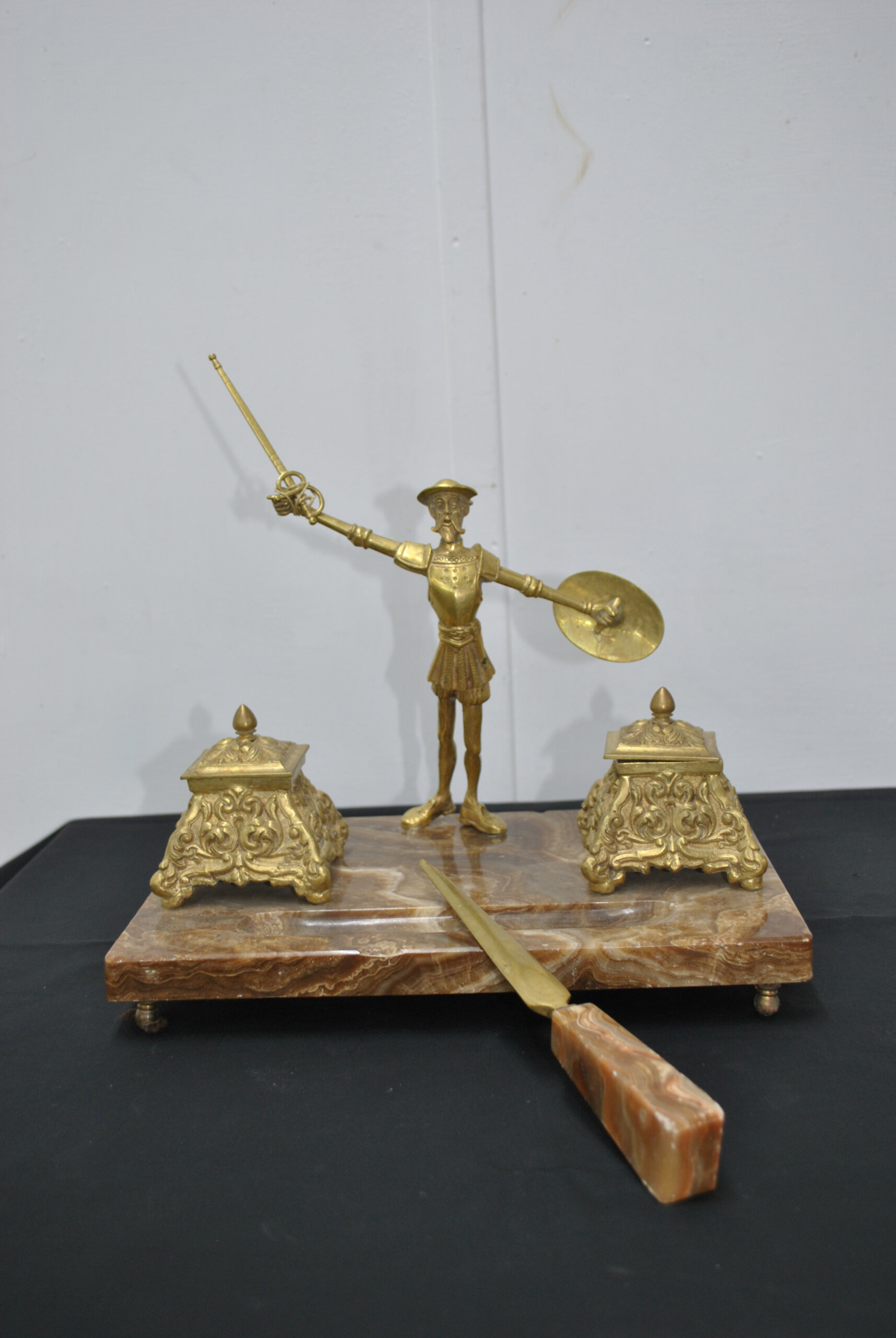 Escribanía de mármol ónix con figura de Don Quijote - Imagen 6
