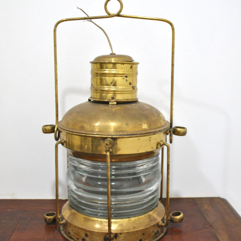 Antiguo farol náutico de latón con cristal