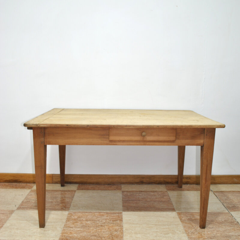Mesa de madera con cajón y ala extensible