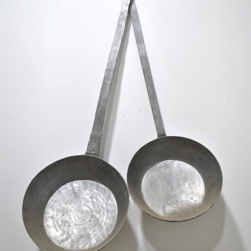 Pareja de cazos o sartenes antiguas