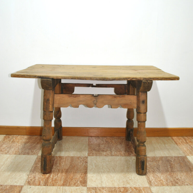 Mesa rústica estilo castellano