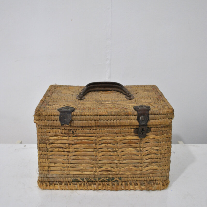 Cesto o maletín antiguo de esparto y mimbre