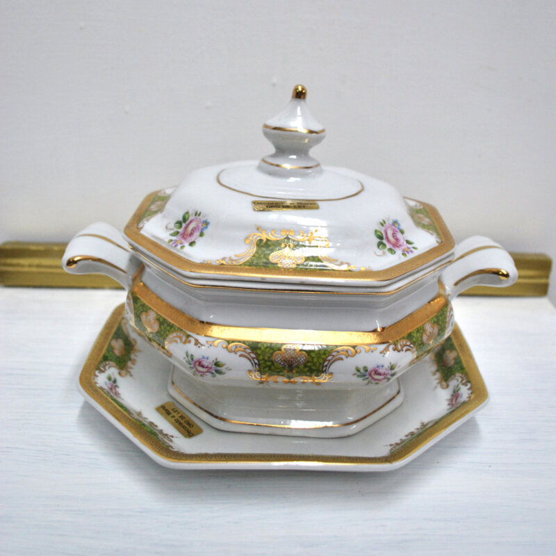 Sopera de porcelana Galher decorada con oro de ley