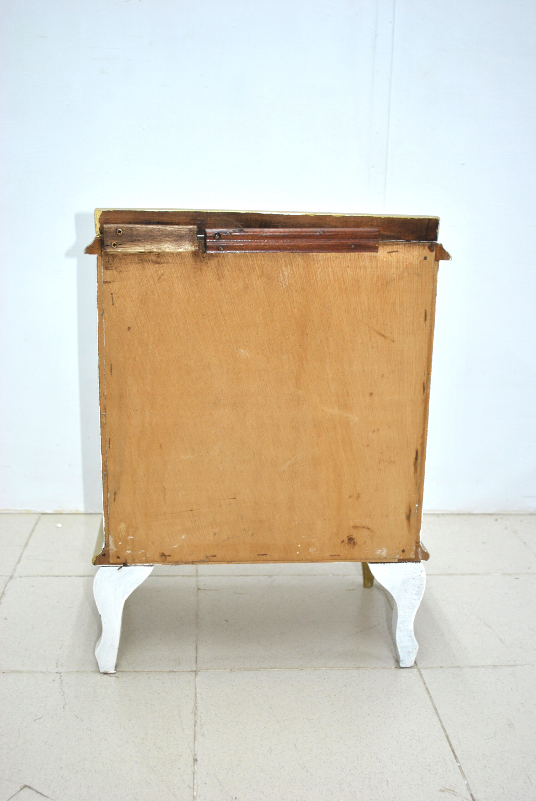 Mesita vintage blanca y dorada pintada - Imagen 8