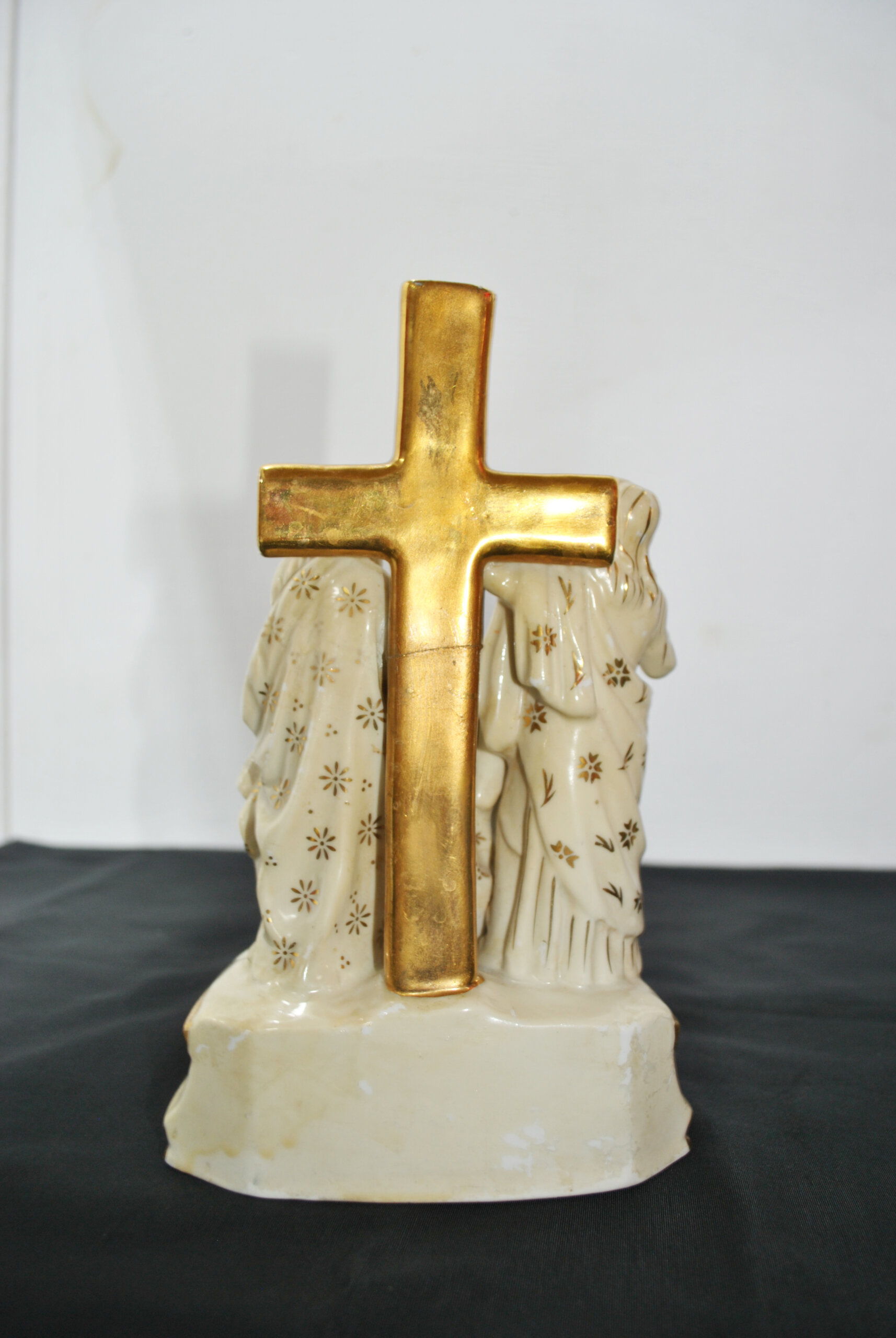 Benditera porcelana Tres Marías y cruz dorada - Imagen 8