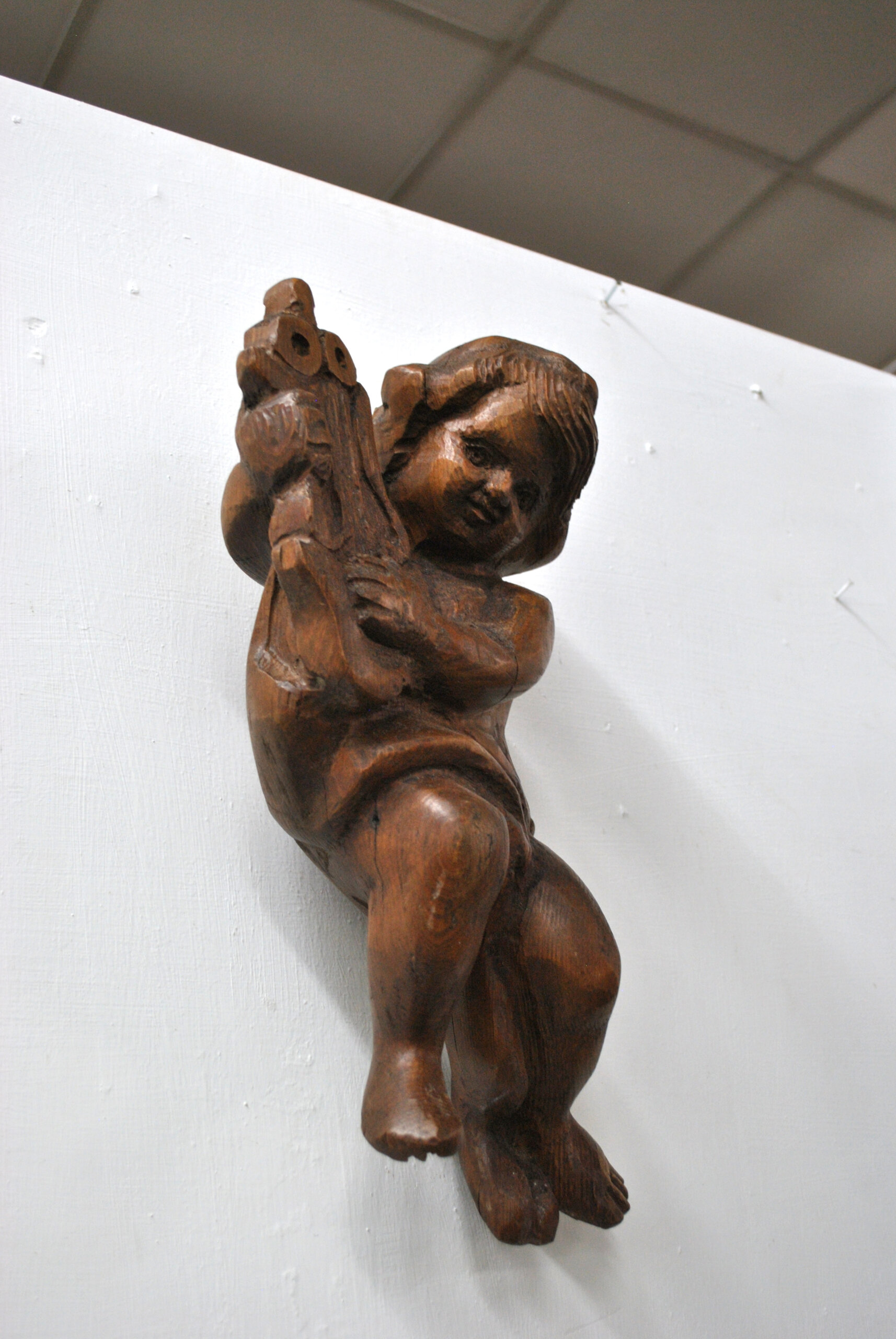 Figura madera tallada angelito - Imagen 2