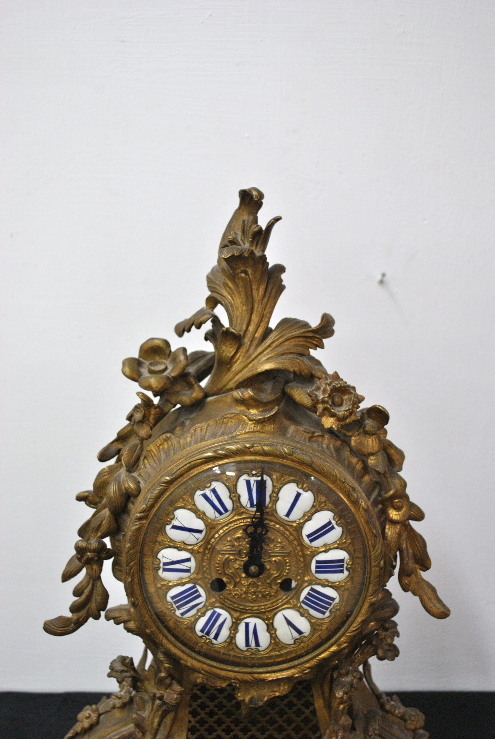 Reloj bronce Luis XV decoración floral - Imagen 2
