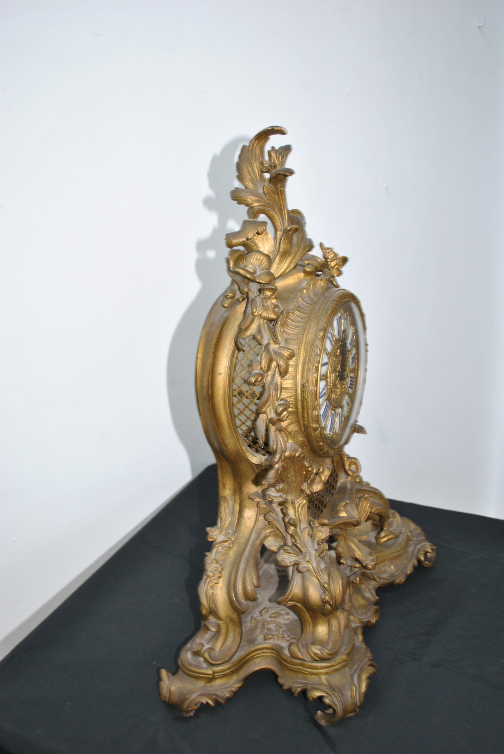 Reloj bronce Luis XV decoración floral - Imagen 6