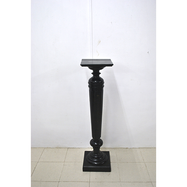 Peana pedestal de madera lacada