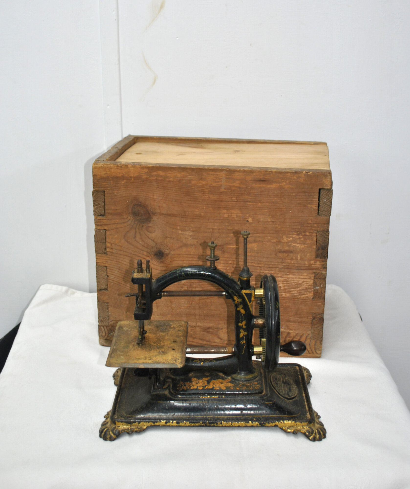 Máquina coser Mauricio Bing con caja original