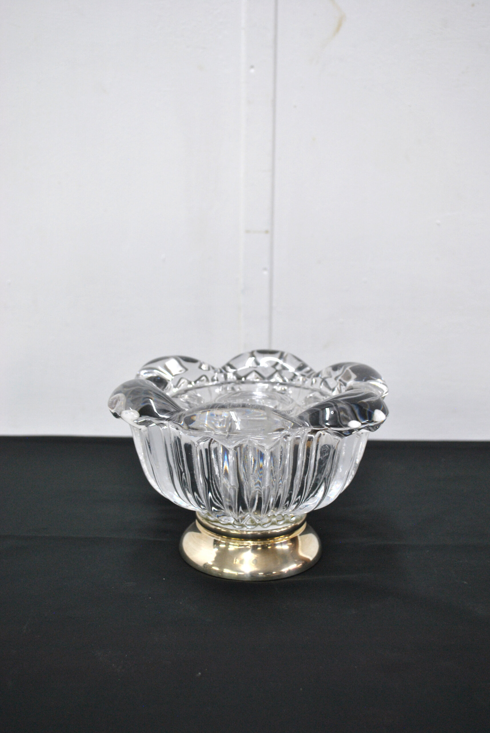 Centro florero antiguo de cristal tallado
