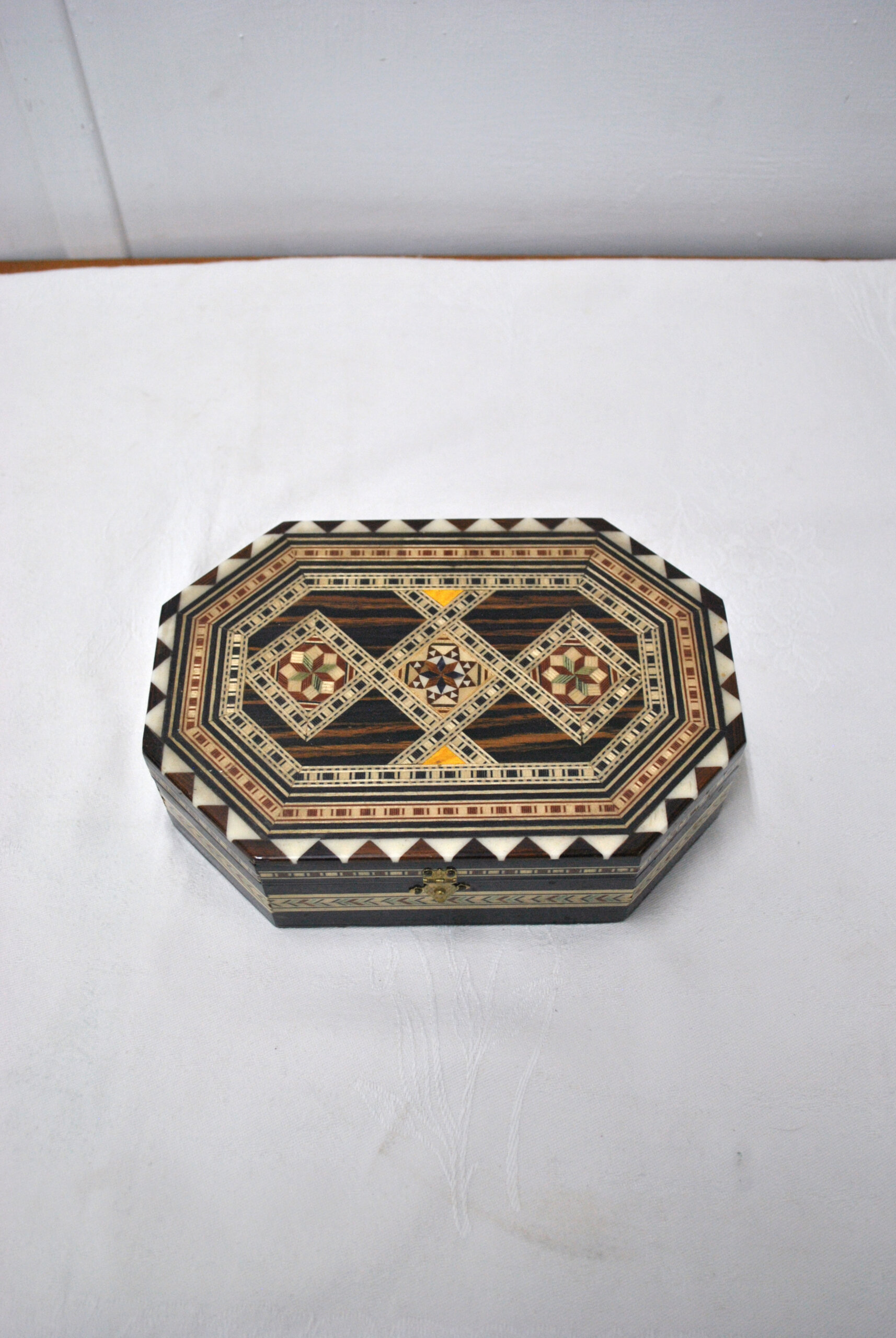 Caja joyero octogonal de marquetería árabe - Imagen 2