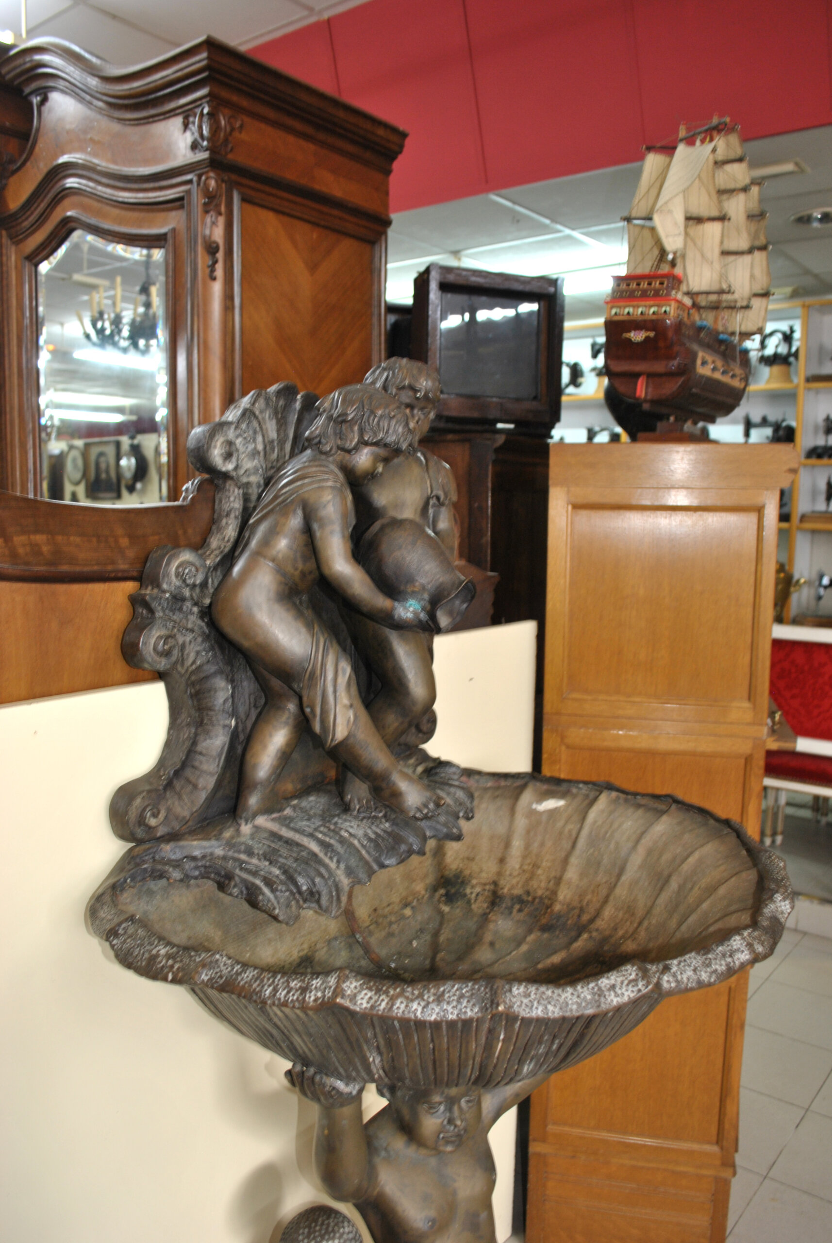 Gran fuente escultórica de bronce con querubines - Imagen 7
