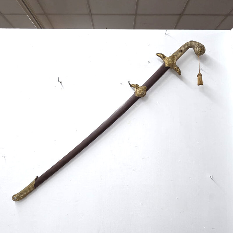 Espada antigua con vaina original