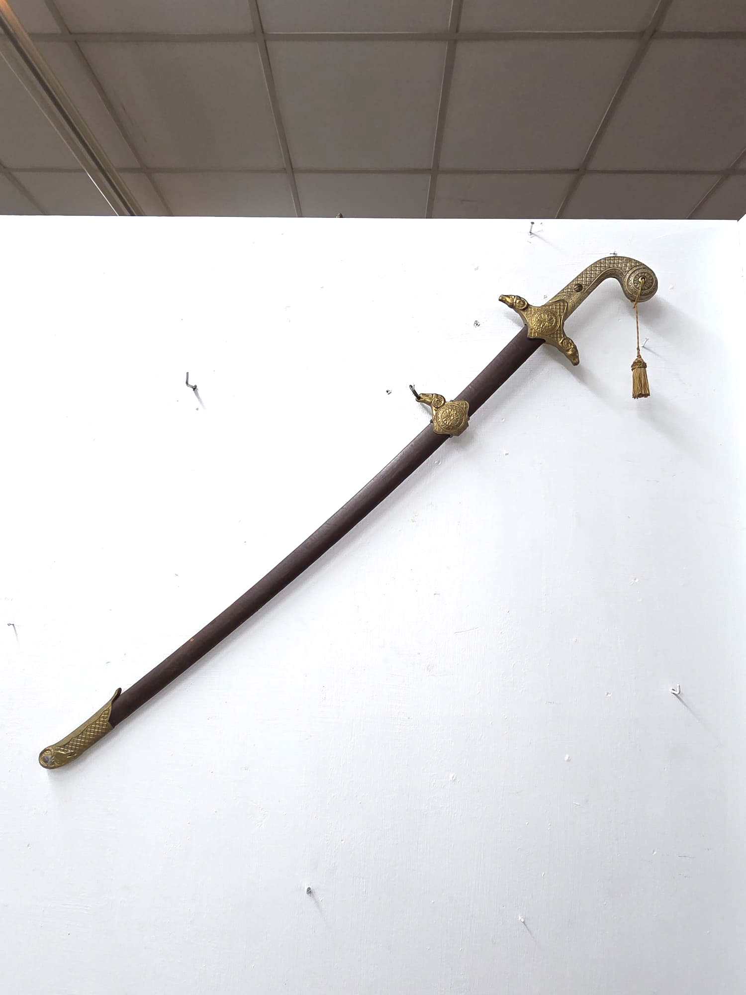 Espada antigua con vaina original