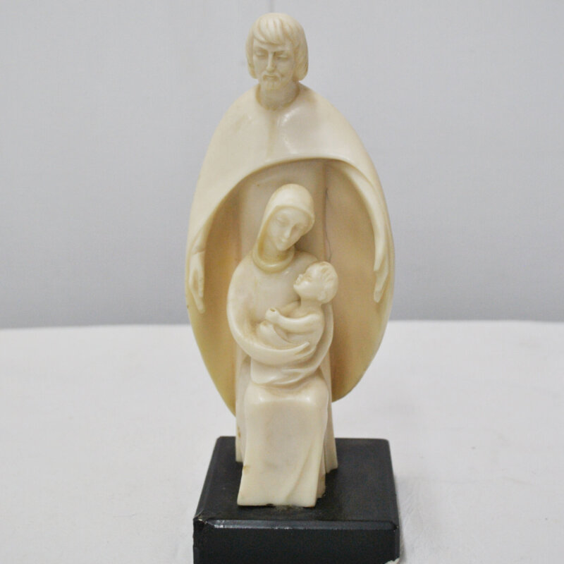 Escultura de la Sagrada Familia en alabastro