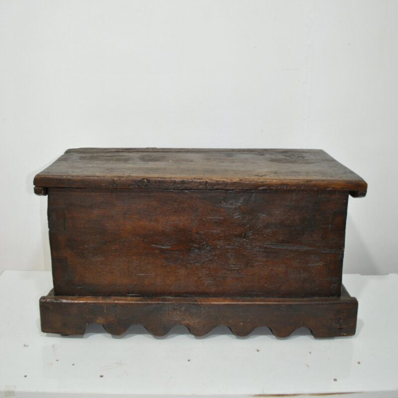 Arqueta antigua madera nogal