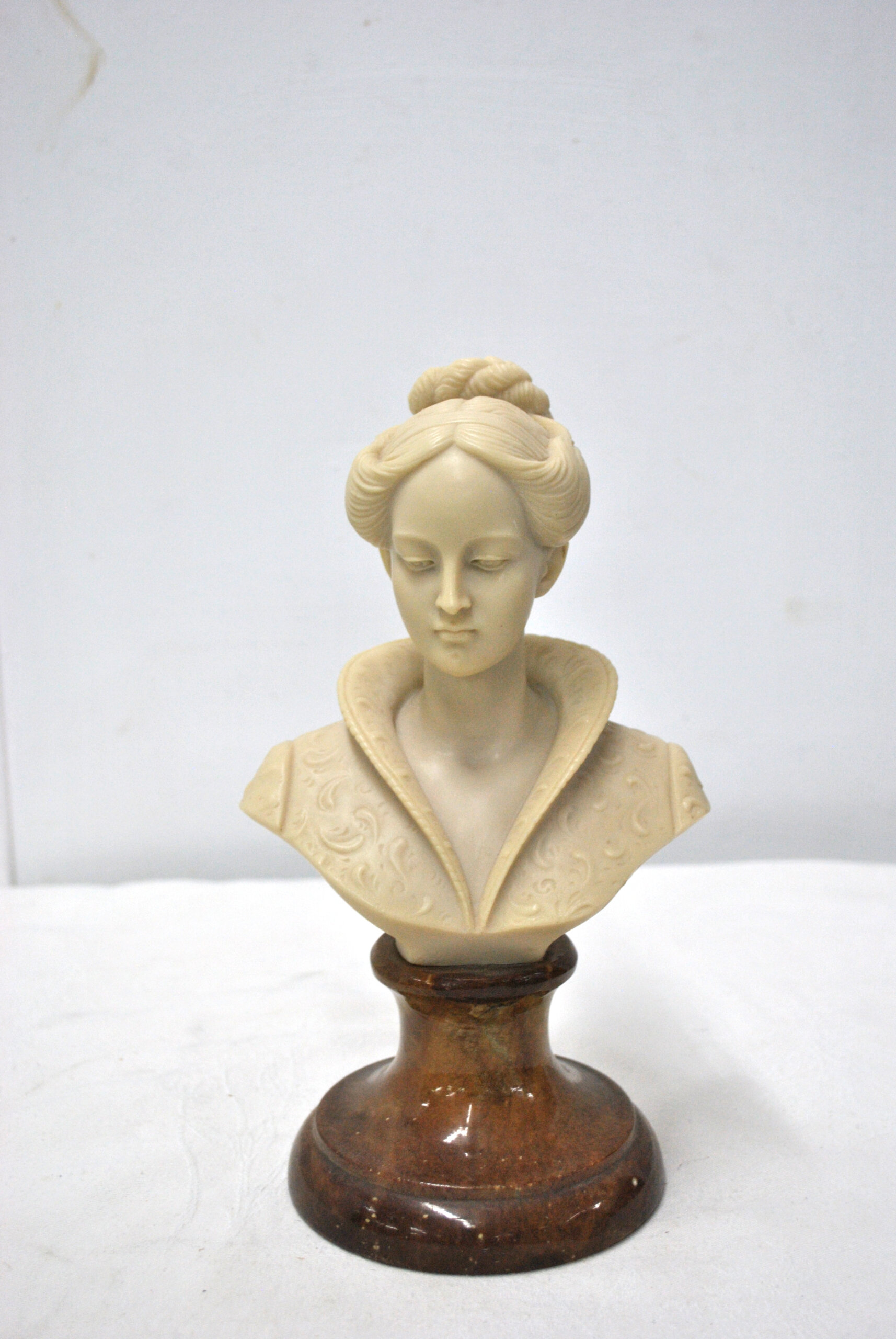 Busto clásico dama marmolina - Imagen 6