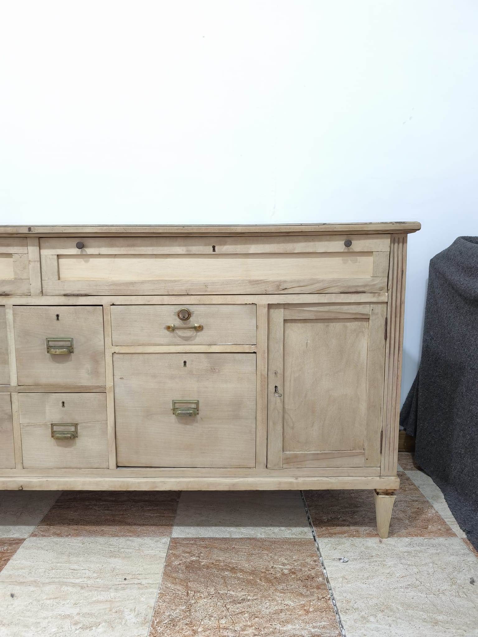 Mostrador comercial antiguo de madera - Imagen 11