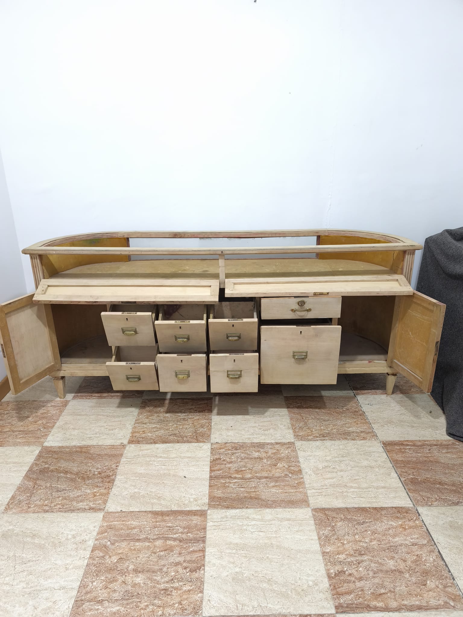 Mostrador comercial antiguo de madera - Imagen 12
