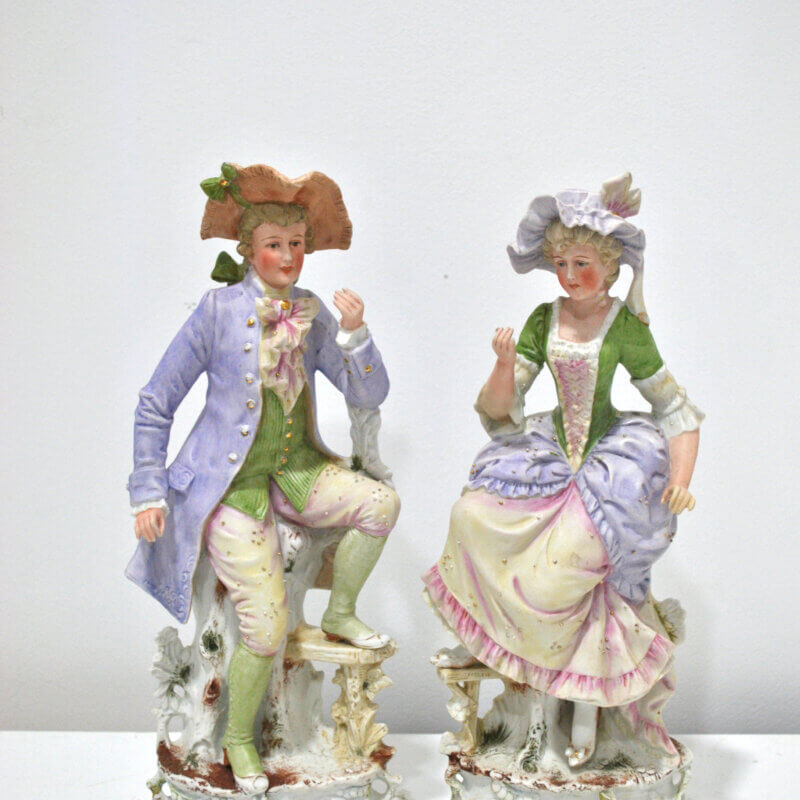 Pareja de figuras galantes de porcelana alemana