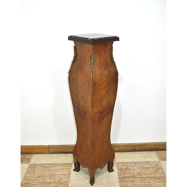 Pedestal Luis XV diseño bombé