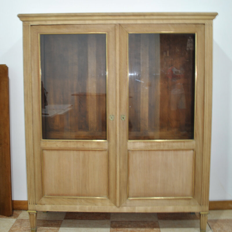 Vitrina madera nogal lavada