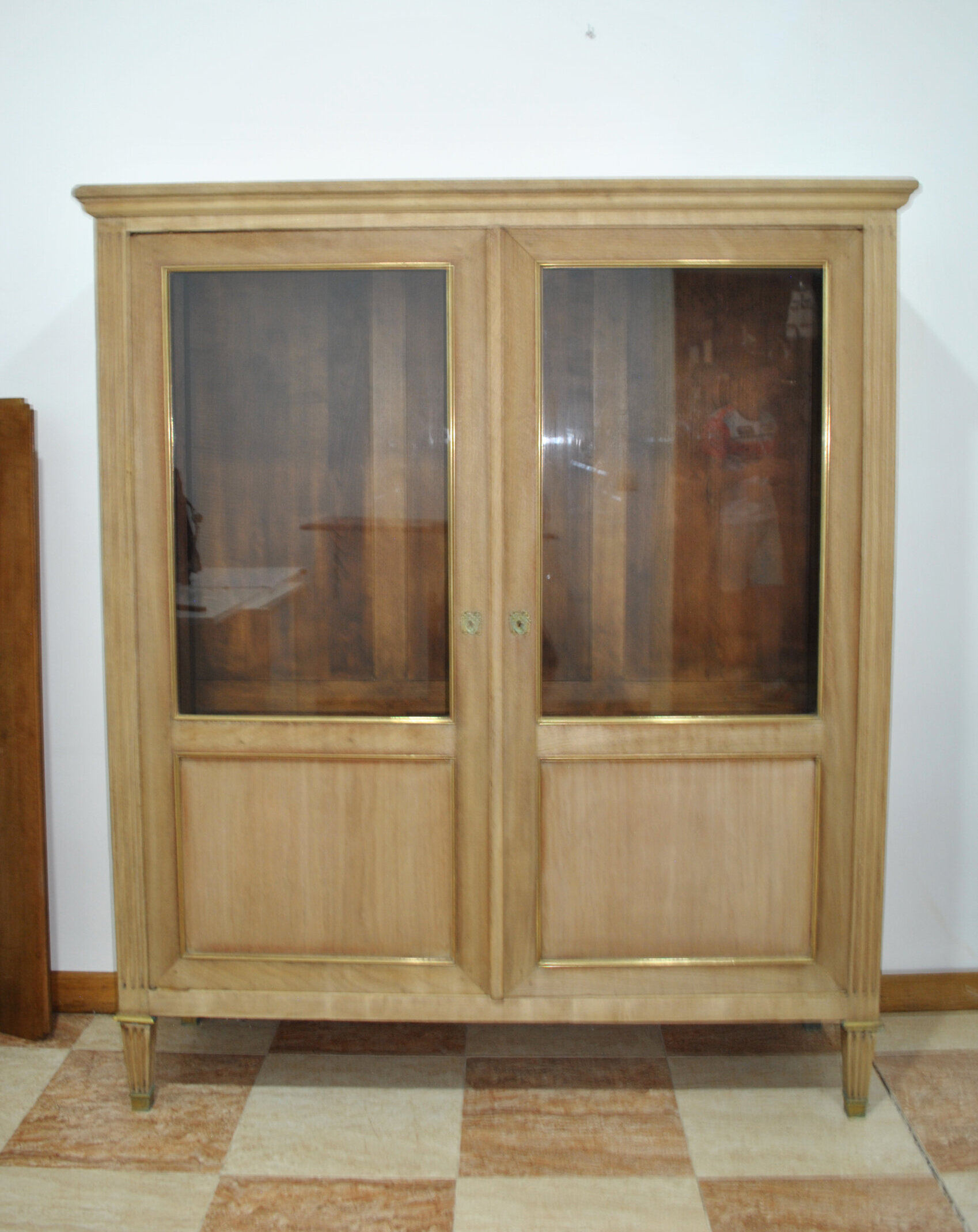 Vitrina madera nogal lavada