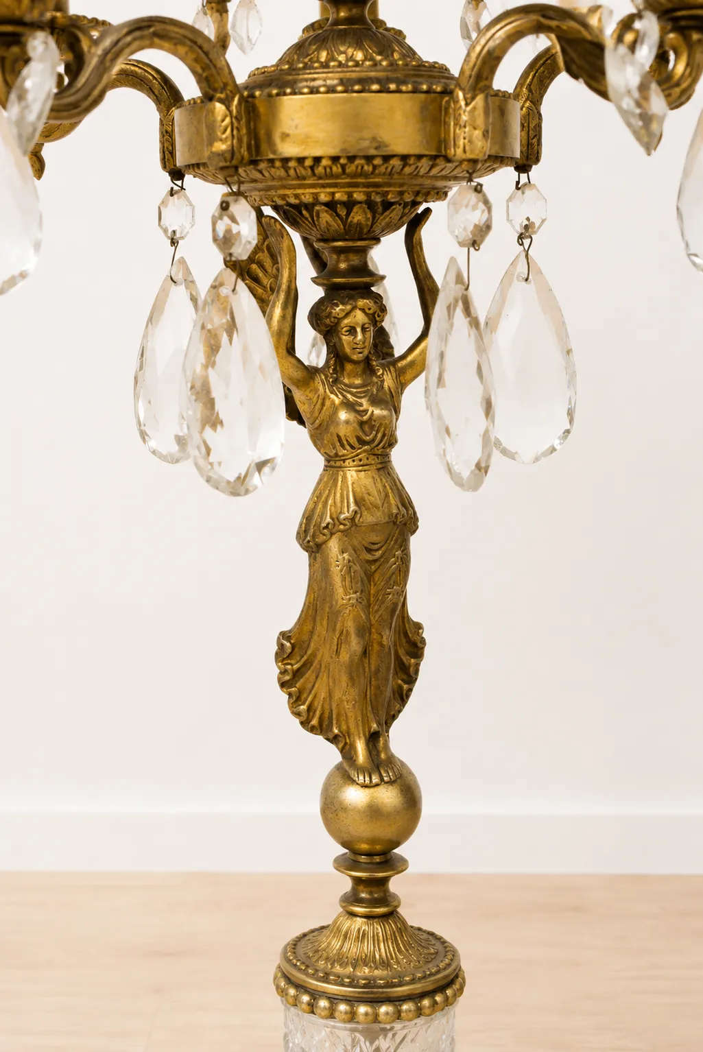 Gran pareja candelabros bronce y cristal Imperio - Imagen 3