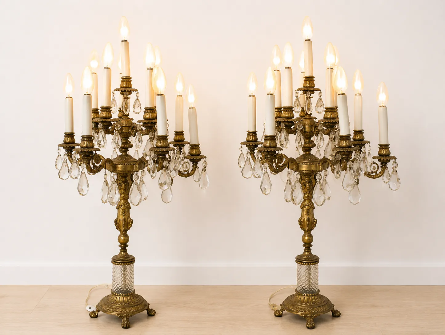 Gran pareja candelabros bronce y cristal Imperio - Imagen 7