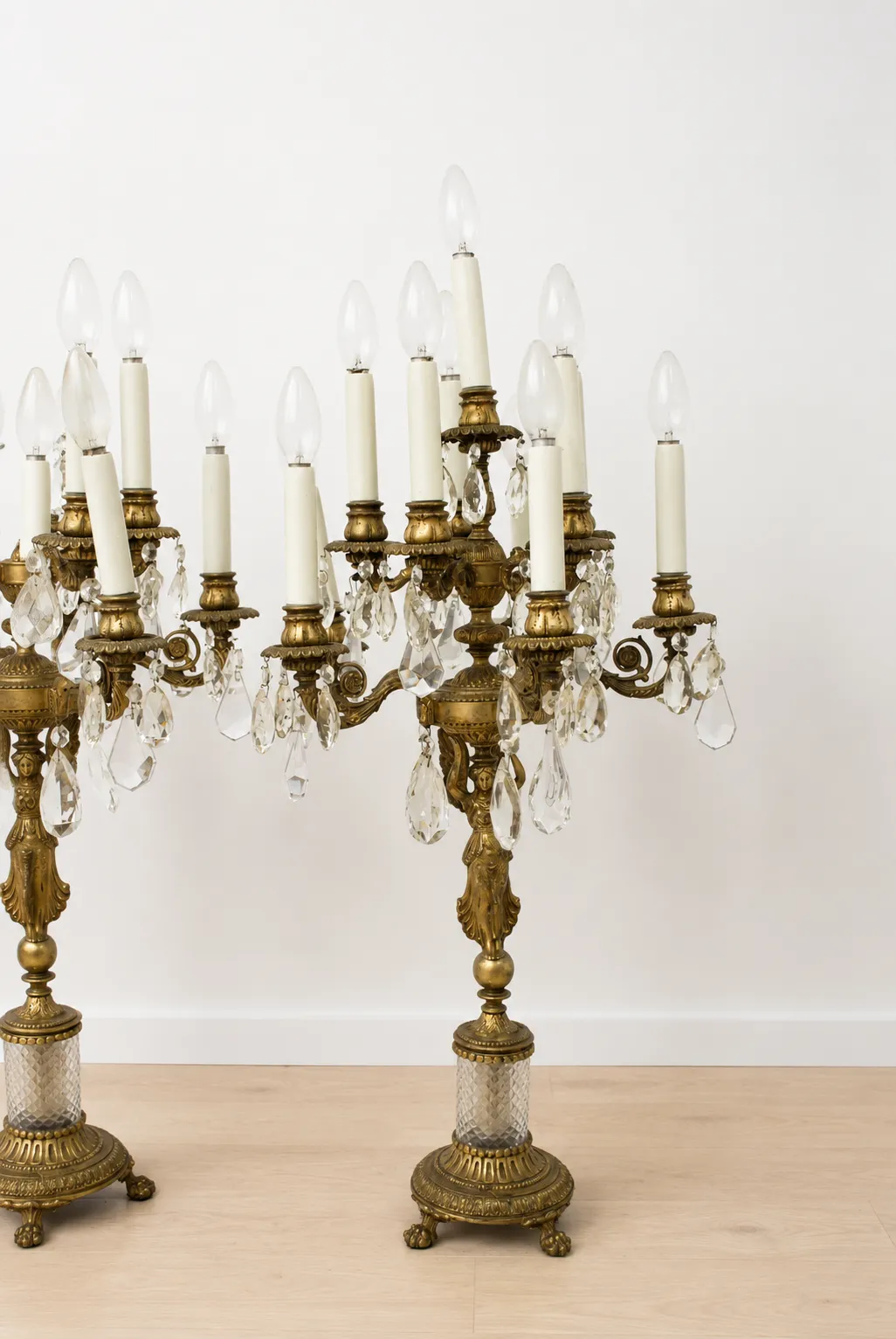 Gran pareja candelabros bronce y cristal Imperio - Imagen 5