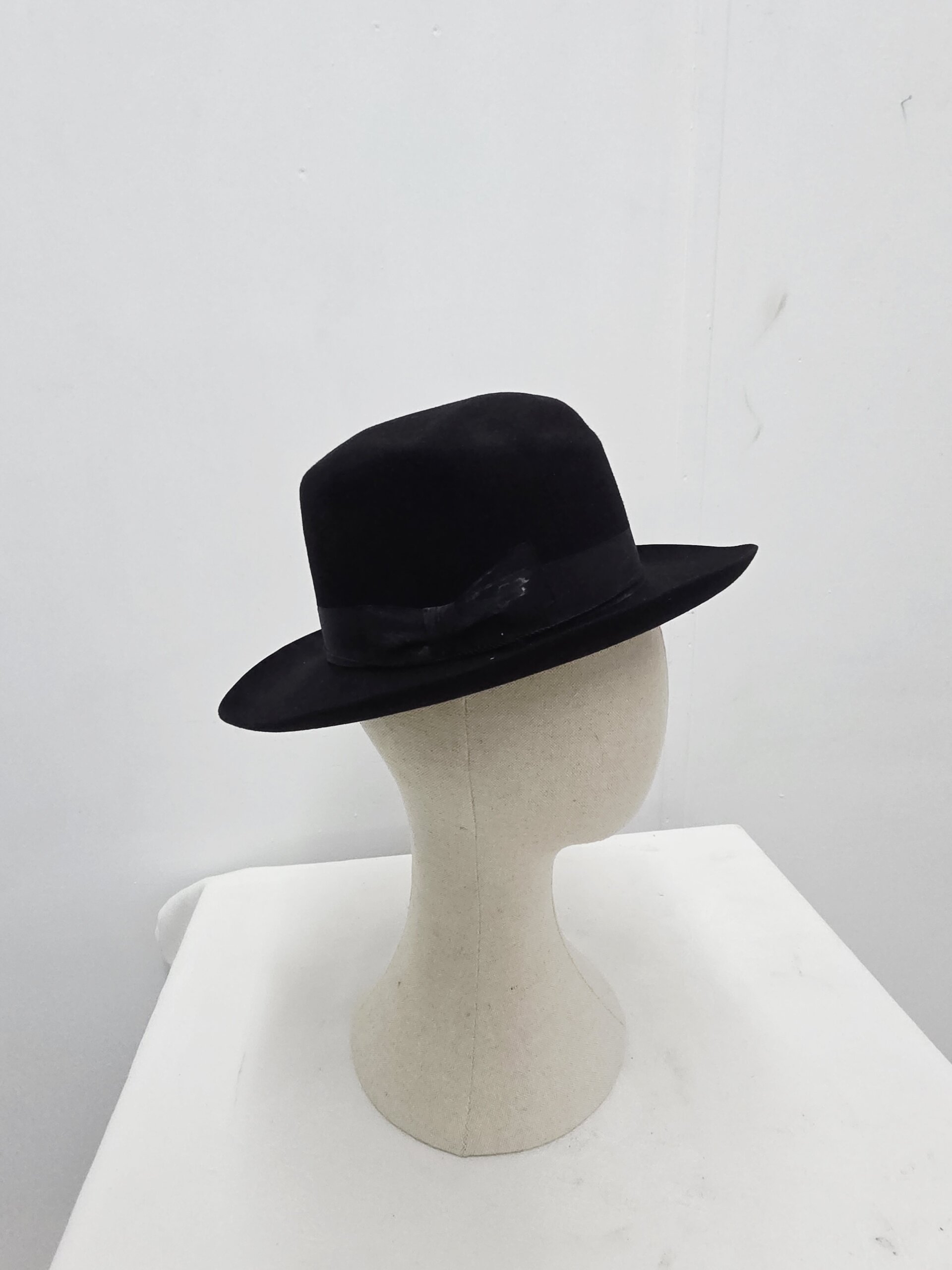 Sombrero antiguo de fieltro Arias