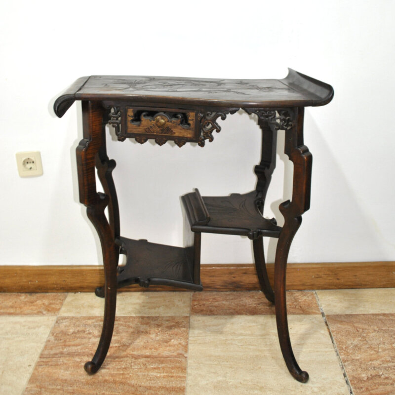 Mesa auxiliar Art Nouveau Oriental