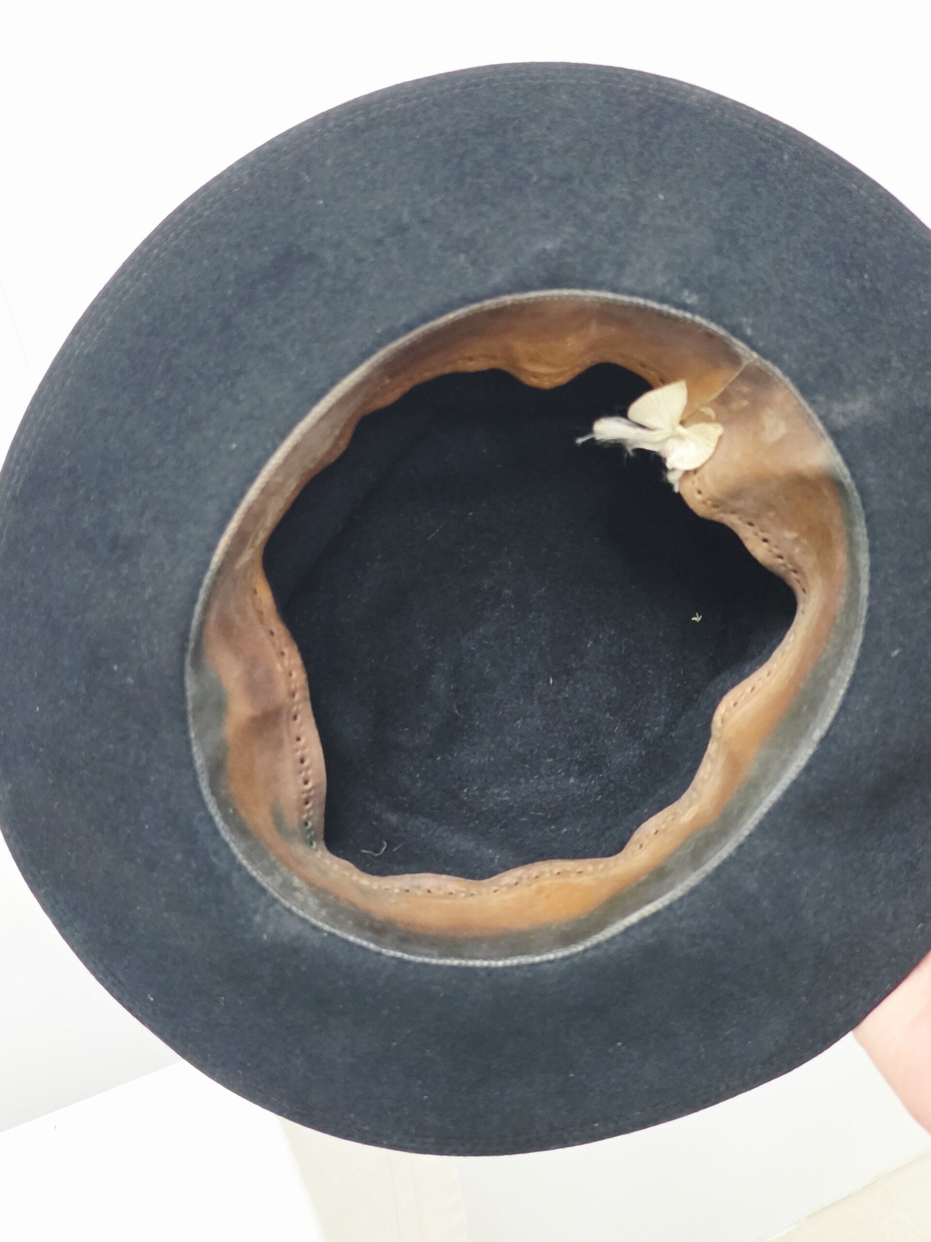 Sombrero antiguo de fieltro negro Sans Rival - Imagen 4